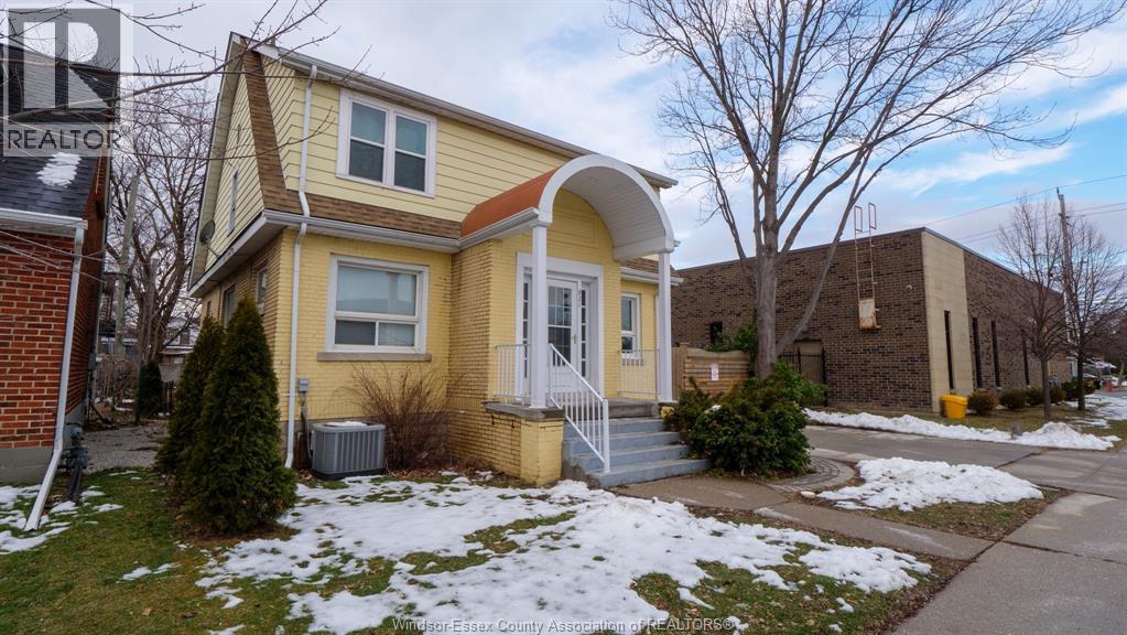 821-823 VILLAIRE, Windsor, Ontario, N9S2J3 — Photo 3