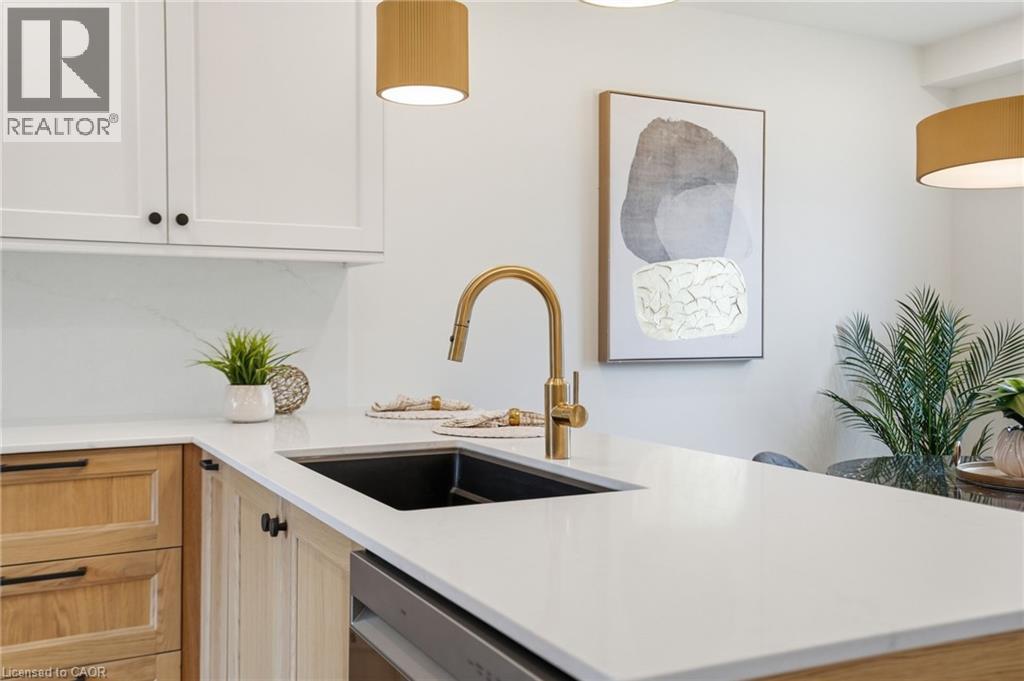 8 CHUDLEIGH Street, Waterdown, Ontario, L9H7E4 — Photo 10