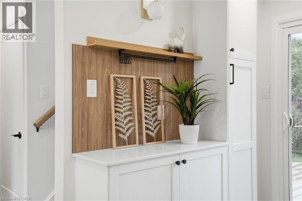 8 CHUDLEIGH Street, Waterdown, Ontario, L9H7E4 — Photo 12