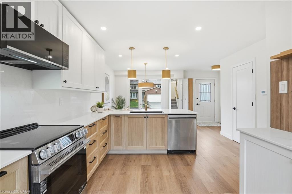 8 CHUDLEIGH Street, Waterdown, Ontario, L9H7E4 — Photo 13