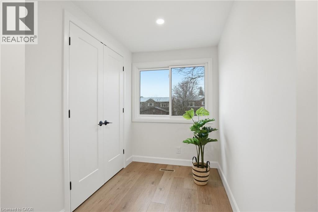 8 CHUDLEIGH Street, Waterdown, Ontario, L9H7E4 — Photo 27