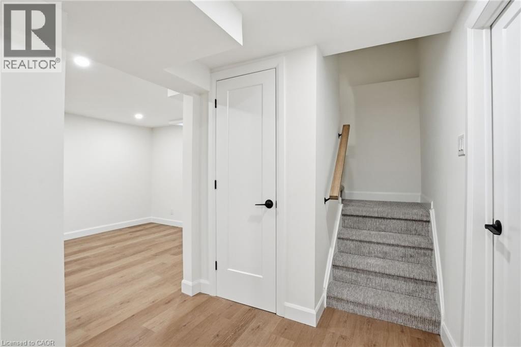 8 CHUDLEIGH Street, Waterdown, Ontario, L9H7E4 — Photo 31