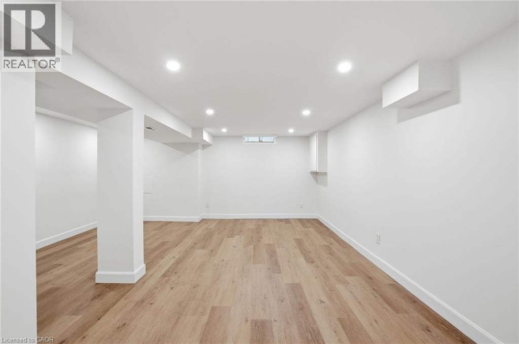 8 CHUDLEIGH Street, Waterdown, Ontario, L9H7E4 — Photo 34