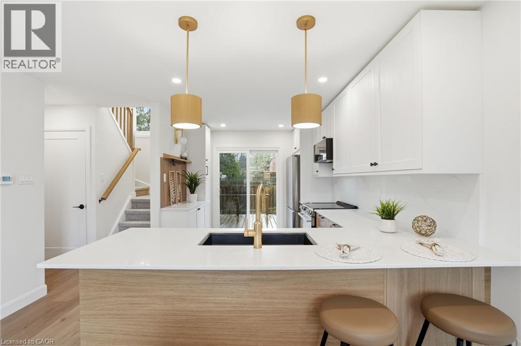 8 CHUDLEIGH Street, Waterdown, Ontario, L9H7E4 — Photo 8