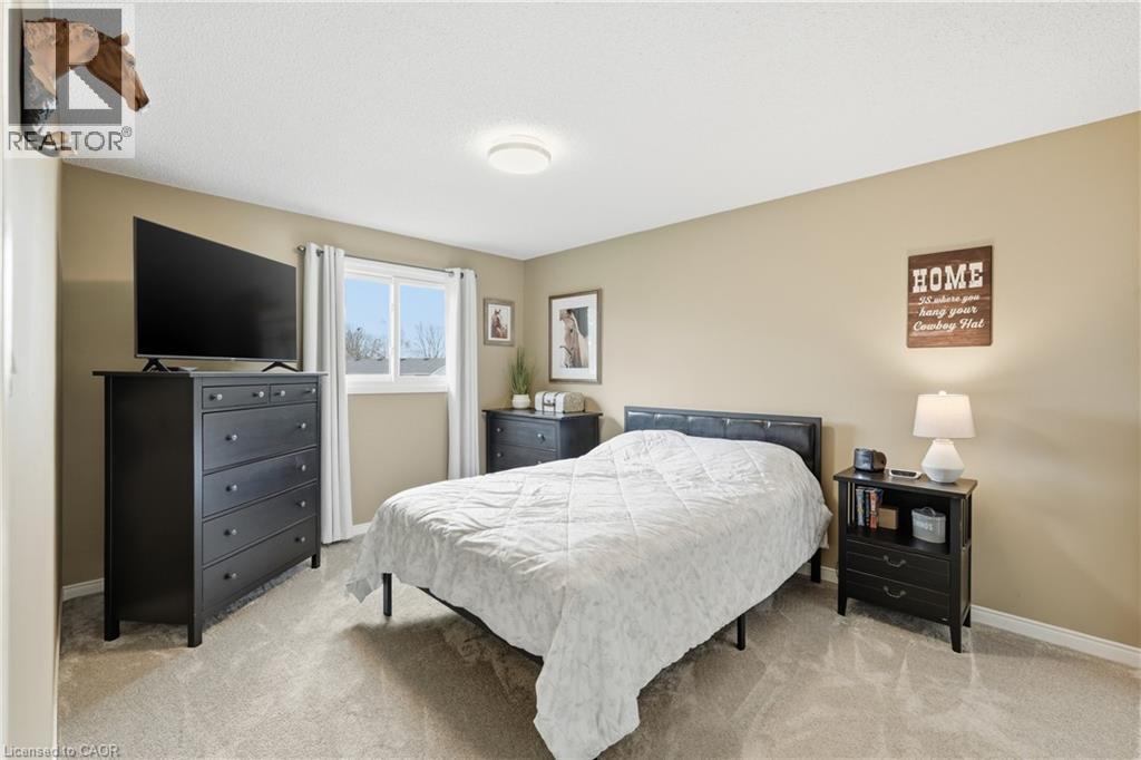 32 HOBART Crescent, Brantford, Ontario, N3P1V6 — Photo 12