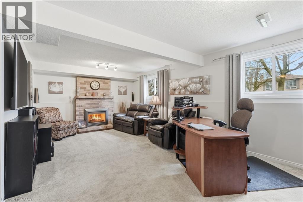 32 HOBART Crescent, Brantford, Ontario, N3P1V6 — Photo 17