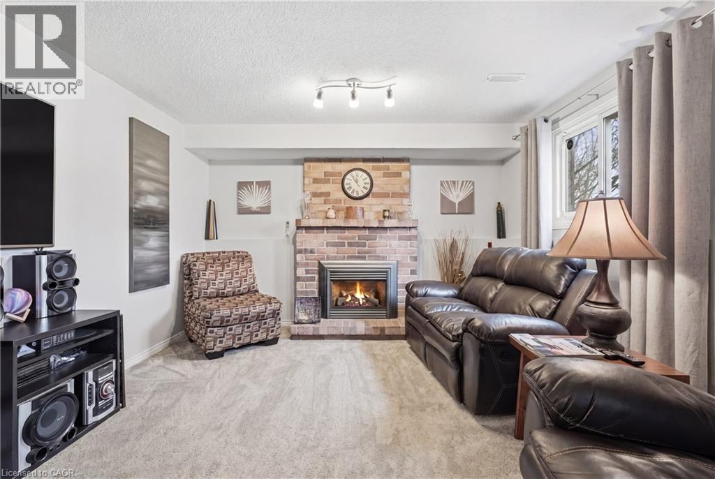 32 HOBART Crescent, Brantford, Ontario, N3P1V6 — Photo 18