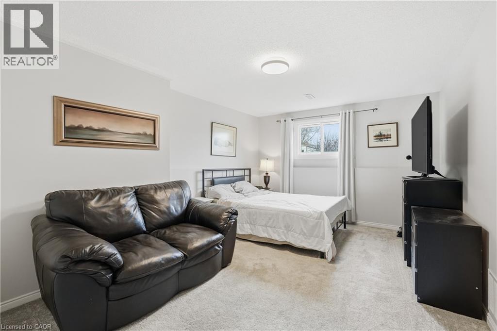 32 HOBART Crescent, Brantford, Ontario, N3P1V6 — Photo 19