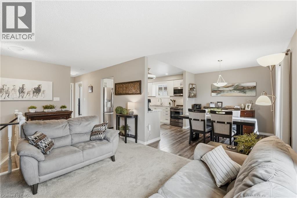 32 HOBART Crescent, Brantford, Ontario, N3P1V6 — Photo 6