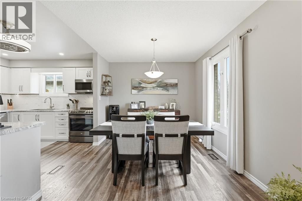 32 HOBART Crescent, Brantford, Ontario, N3P1V6 — Photo 7