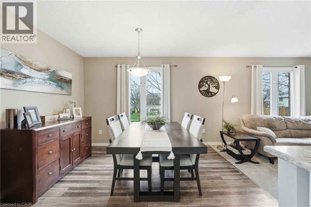 32 HOBART Crescent, Brantford, Ontario, N3P1V6 — Photo 8