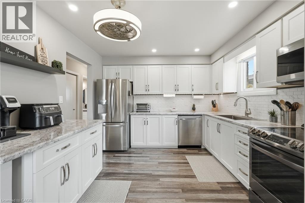 32 HOBART Crescent, Brantford, Ontario, N3P1V6 — Photo 9