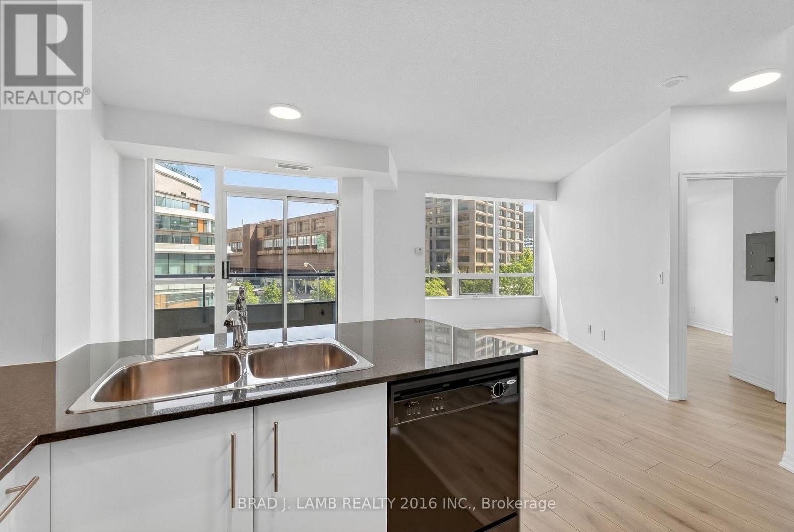 310 - 16 YONGE STREET, Toronto (Waterfront Communities), Ontario, M5E2A1 — Photo 3