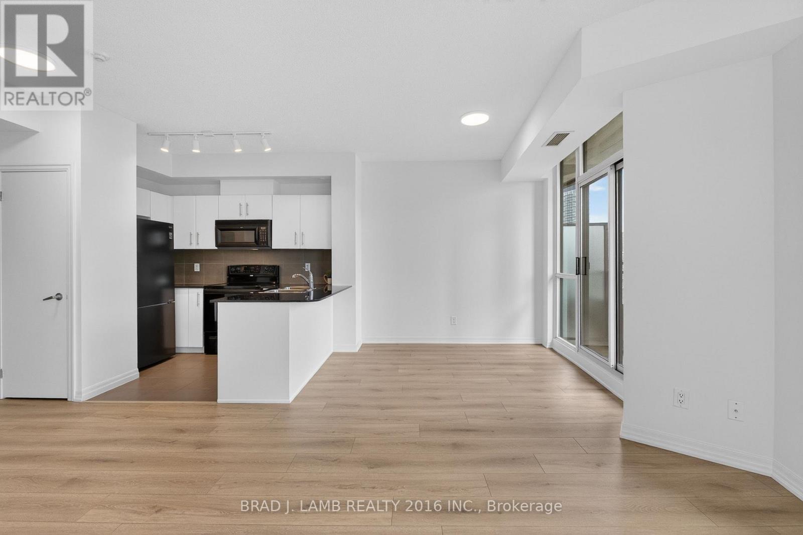 310 - 16 YONGE STREET, Toronto (Waterfront Communities), Ontario, M5E2A1 — Photo 4