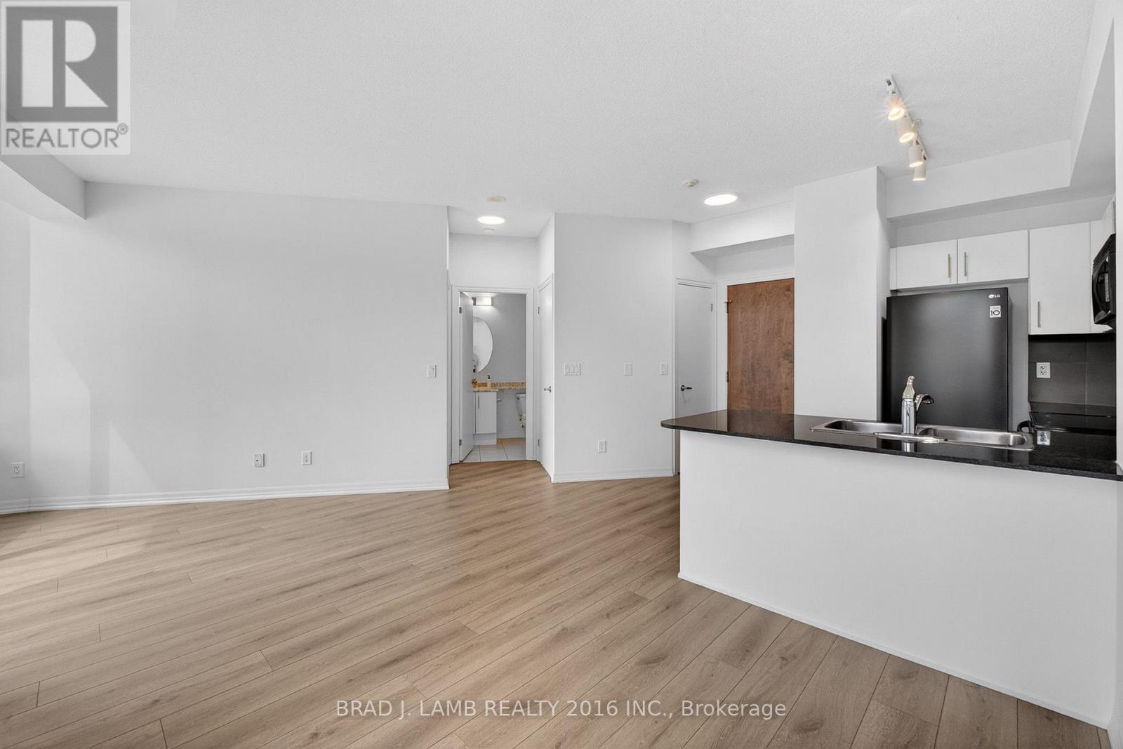 310 - 16 YONGE STREET, Toronto (Waterfront Communities), Ontario, M5E2A1 — Photo 5