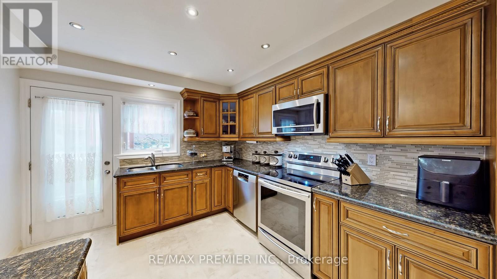 9 TILDEN CRESCENT, Toronto (Humber Heights), Ontario, M9P1V6 — Photo 10