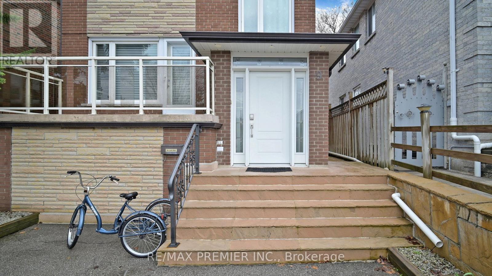 9 TILDEN CRESCENT, Toronto (Humber Heights), Ontario, M9P1V6 — Photo 2