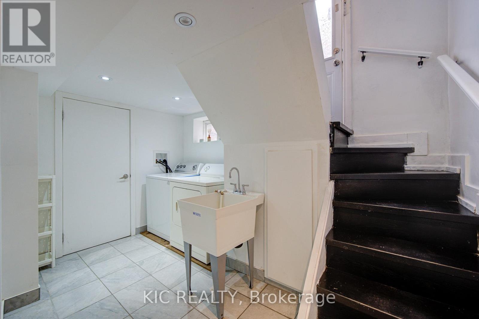 35 MONTCALM AVENUE, Toronto (Briar Hill-Belgravia), Ontario, M6E4N2 — Photo 19