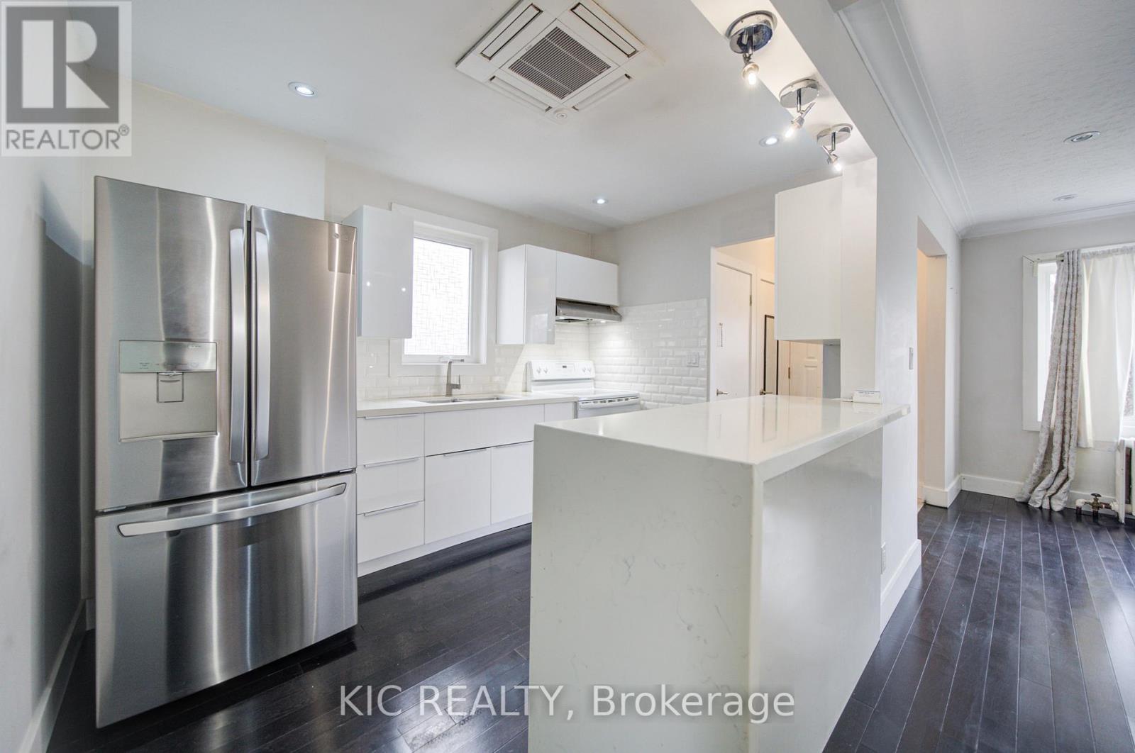 35 MONTCALM AVENUE, Toronto (Briar Hill-Belgravia), Ontario, M6E4N2 — Photo 6