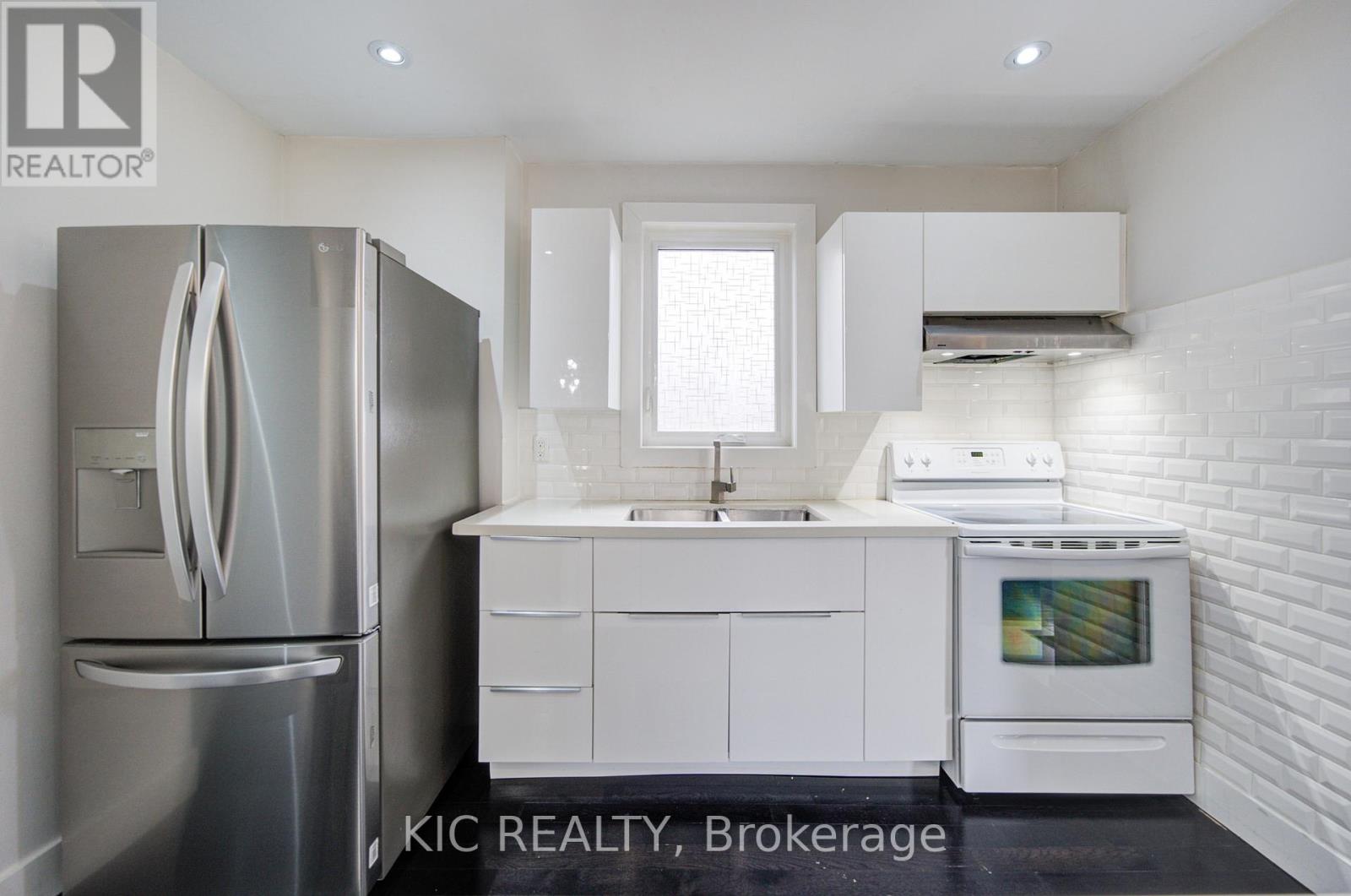 35 MONTCALM AVENUE, Toronto (Briar Hill-Belgravia), Ontario, M6E4N2 — Photo 7