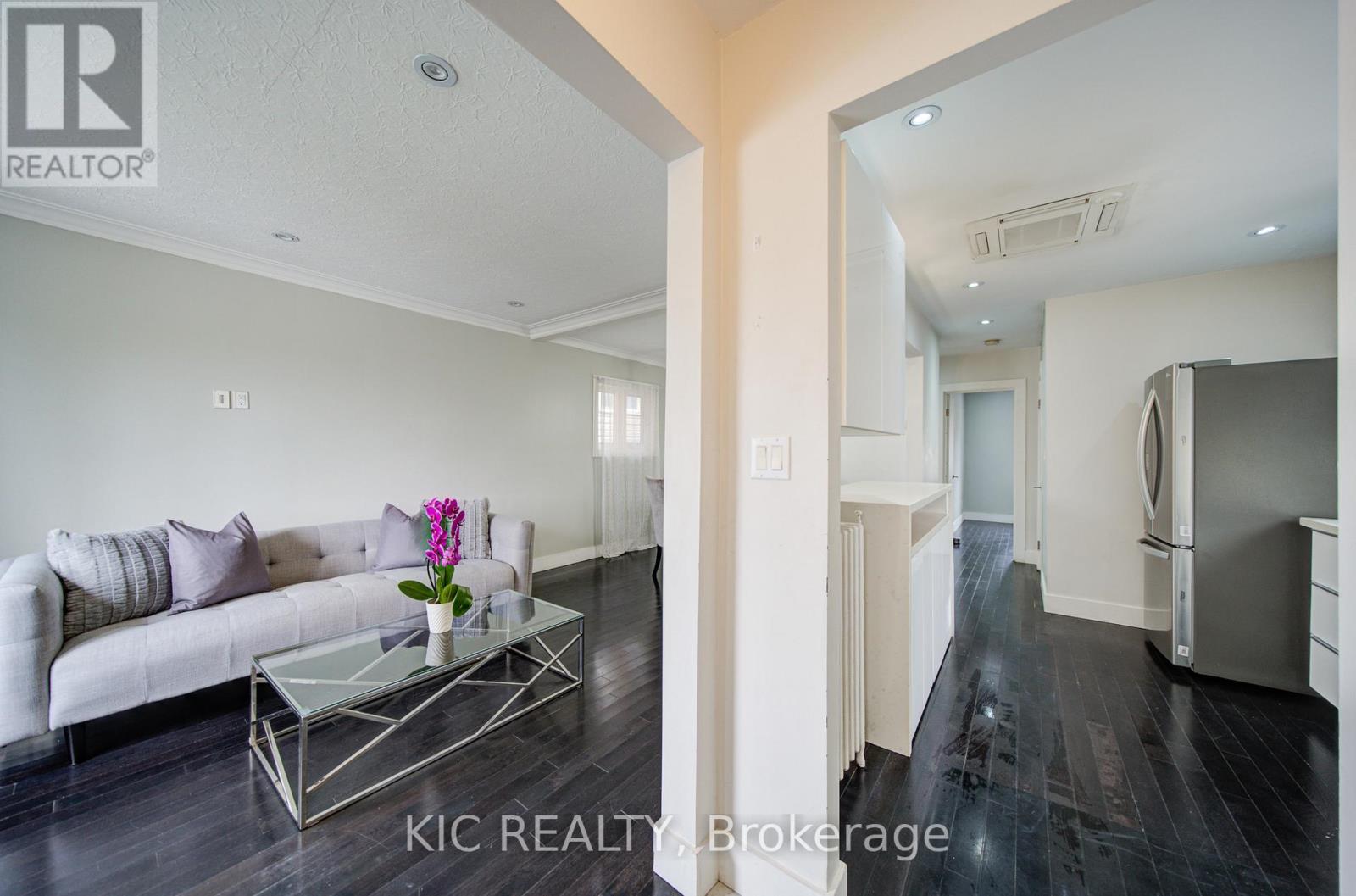 35 MONTCALM AVENUE, Toronto (Briar Hill-Belgravia), Ontario, M6E4N2 — Photo 8