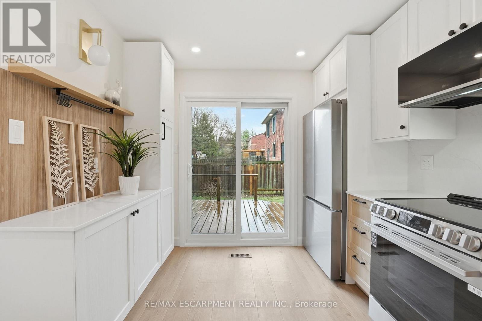 8 CHUDLEIGH STREET, Hamilton (Waterdown), Ontario, L9H7E4 — Photo 11