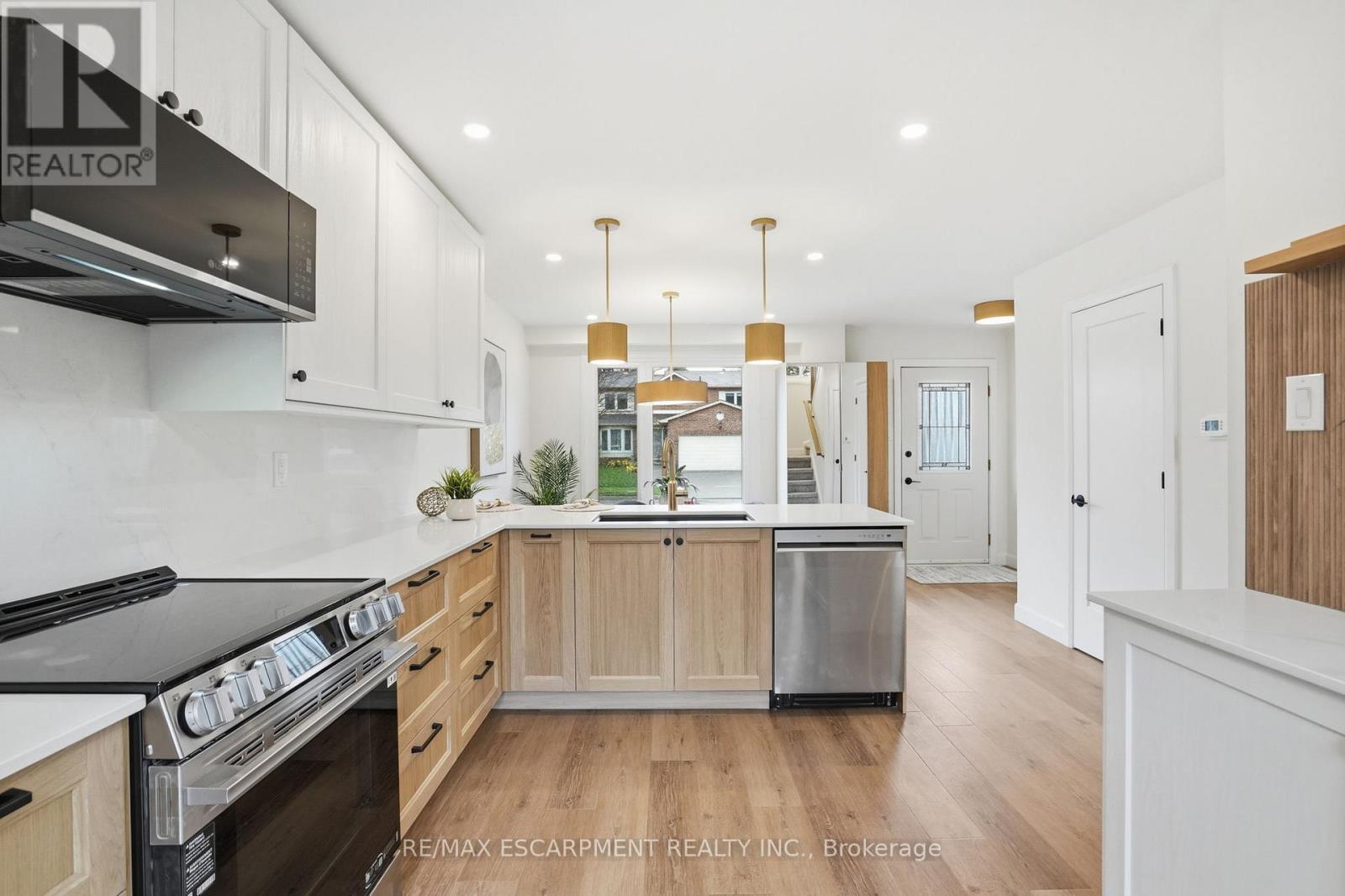 8 CHUDLEIGH STREET, Hamilton (Waterdown), Ontario, L9H7E4 — Photo 13