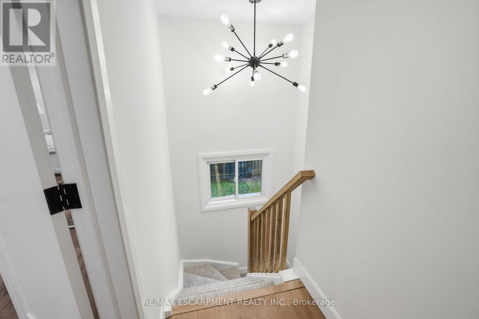 8 CHUDLEIGH STREET, Hamilton (Waterdown), Ontario, L9H7E4 — Photo 18
