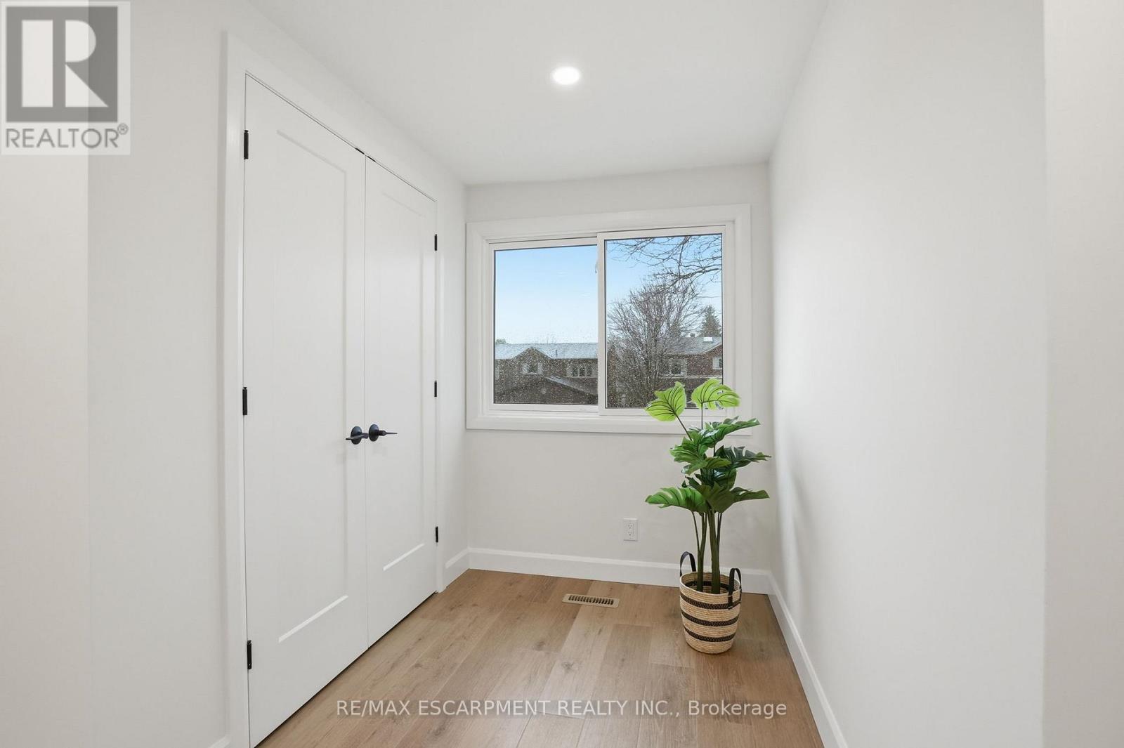 8 CHUDLEIGH STREET, Hamilton (Waterdown), Ontario, L9H7E4 — Photo 27