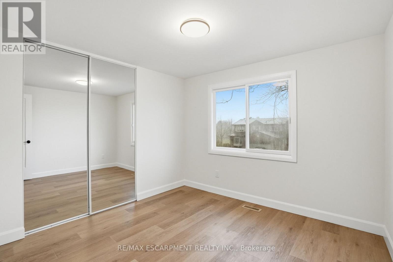 8 CHUDLEIGH STREET, Hamilton (Waterdown), Ontario, L9H7E4 — Photo 29