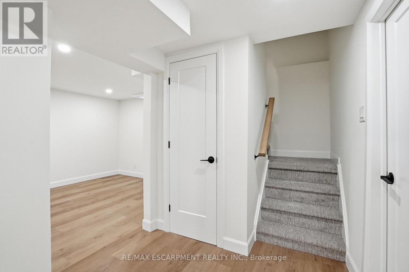 8 CHUDLEIGH STREET, Hamilton (Waterdown), Ontario, L9H7E4 — Photo 31