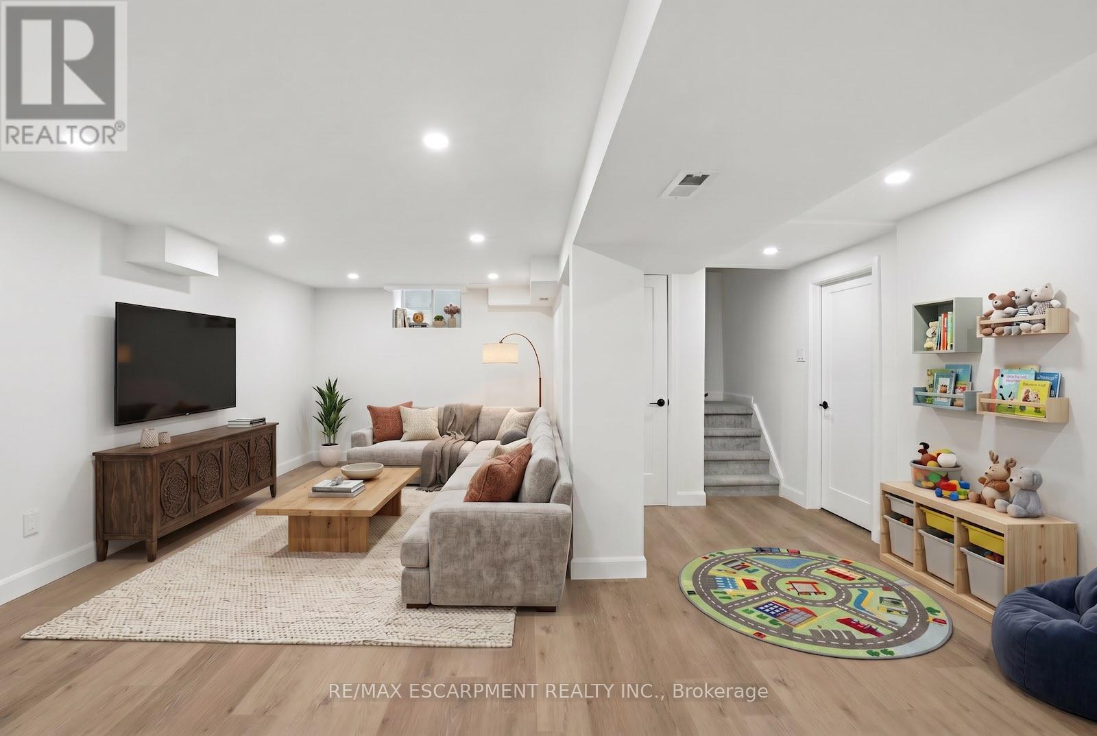 8 CHUDLEIGH STREET, Hamilton (Waterdown), Ontario, L9H7E4 — Photo 32