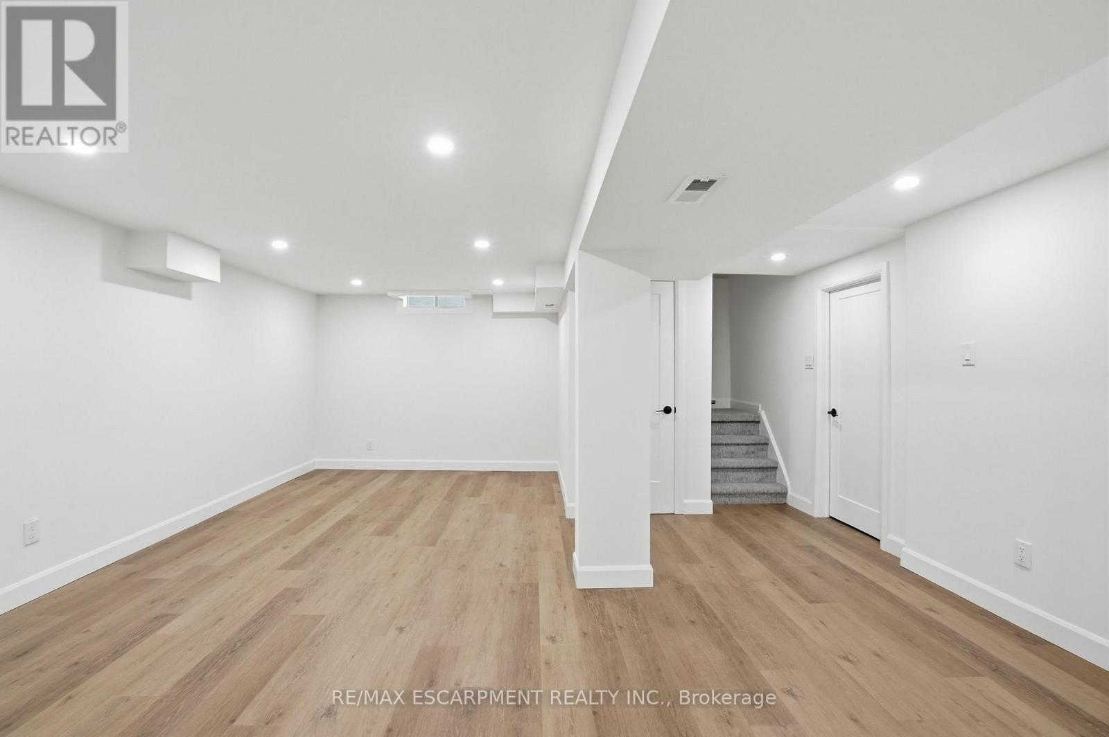 8 CHUDLEIGH STREET, Hamilton (Waterdown), Ontario, L9H7E4 — Photo 33