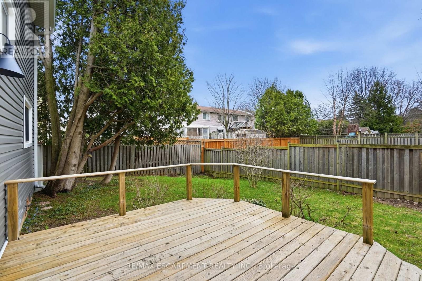 8 CHUDLEIGH STREET, Hamilton (Waterdown), Ontario, L9H7E4 — Photo 35