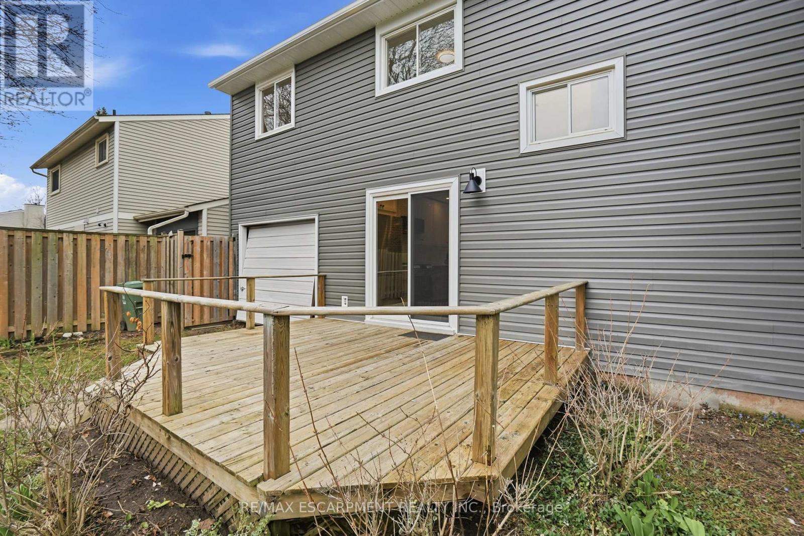 8 CHUDLEIGH STREET, Hamilton (Waterdown), Ontario, L9H7E4 — Photo 36