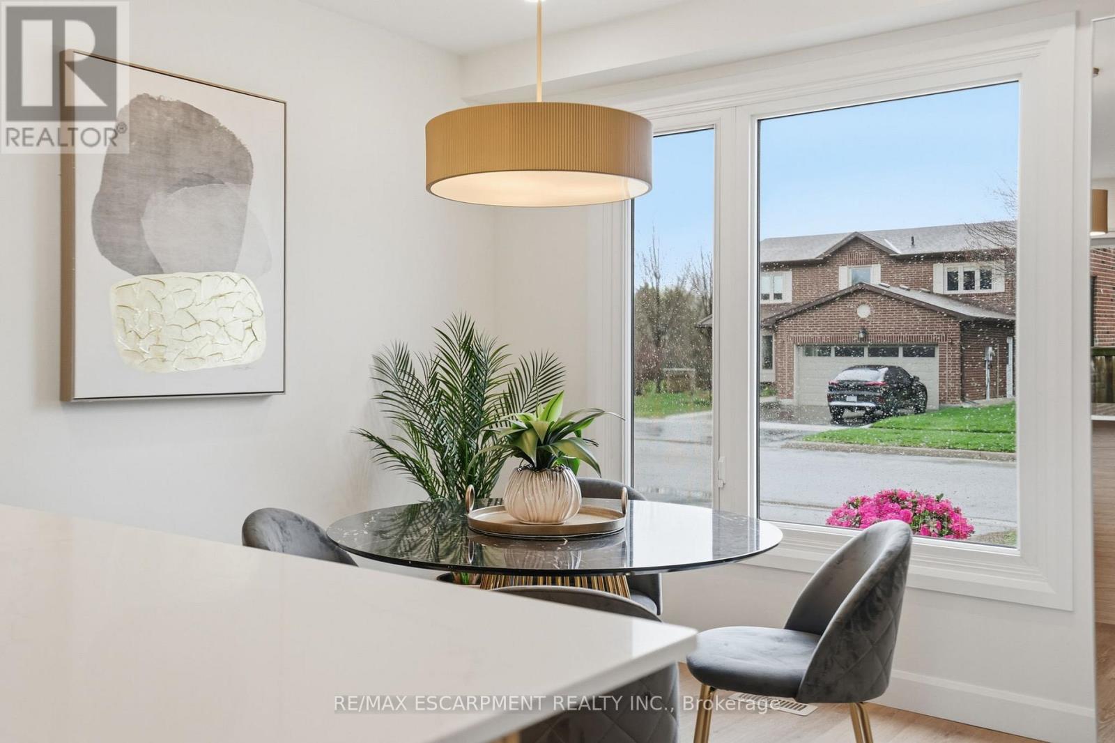 8 CHUDLEIGH STREET, Hamilton (Waterdown), Ontario, L9H7E4 — Photo 6