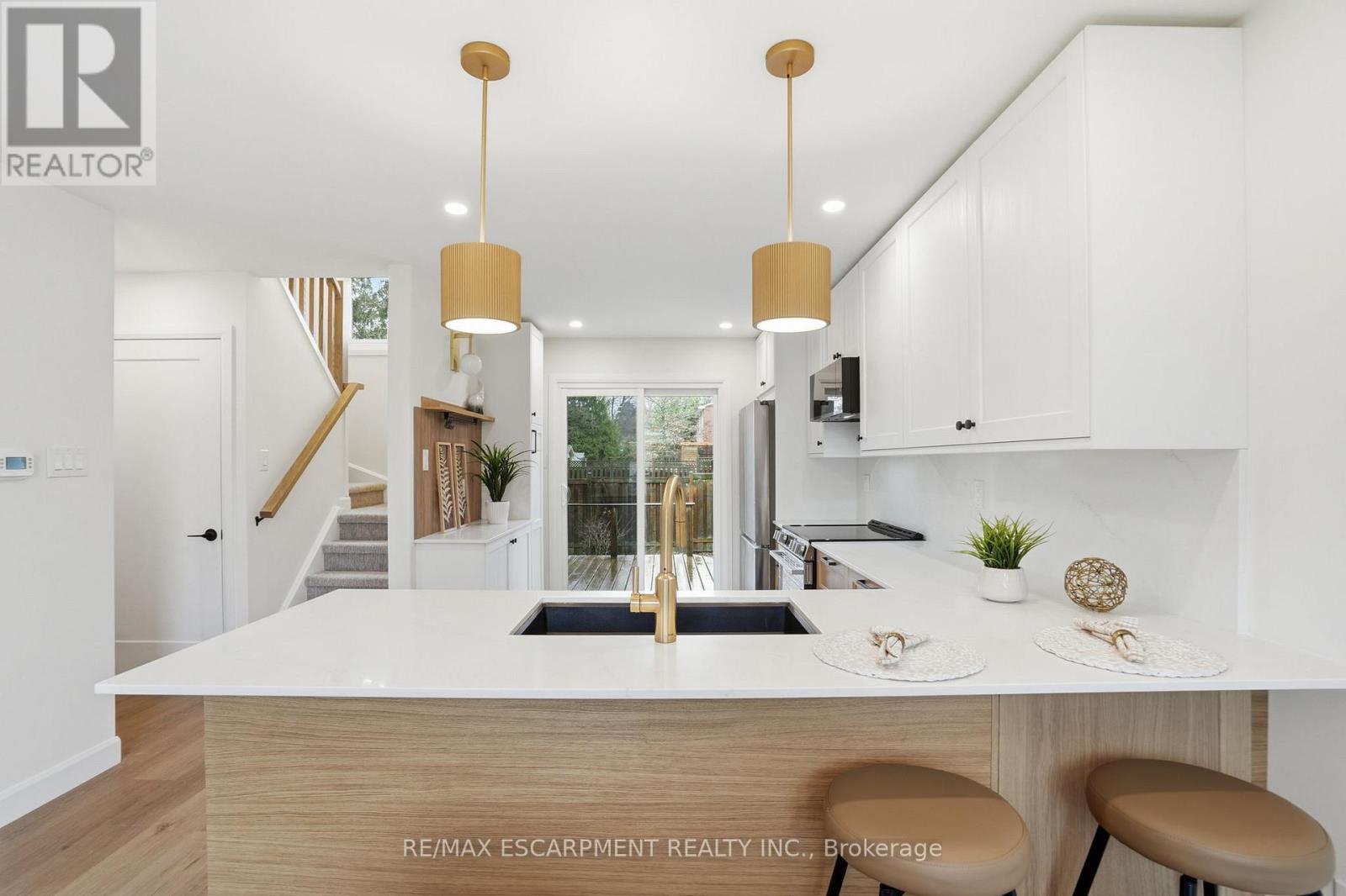 8 CHUDLEIGH STREET, Hamilton (Waterdown), Ontario, L9H7E4 — Photo 8