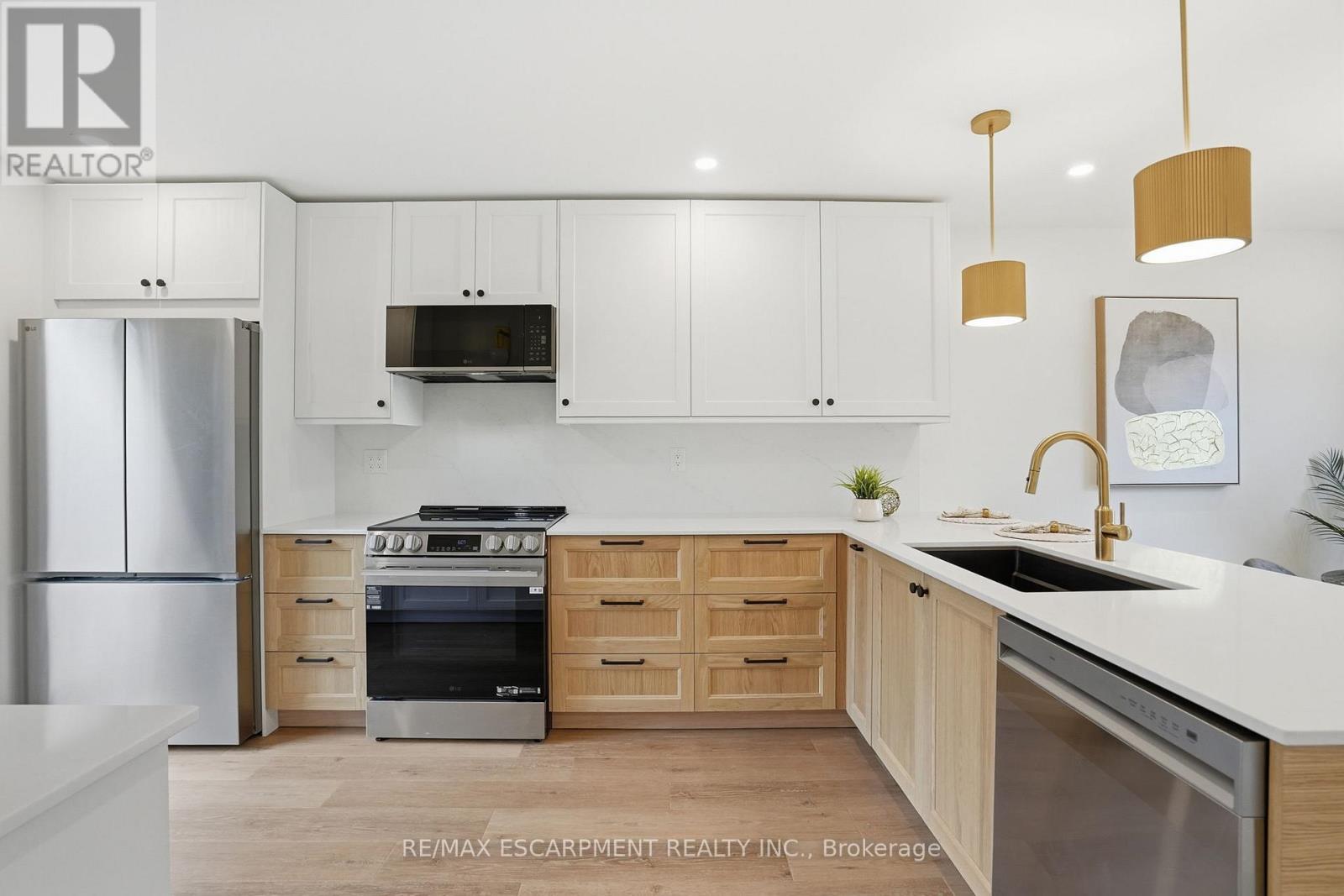 8 CHUDLEIGH STREET, Hamilton (Waterdown), Ontario, L9H7E4 — Photo 9