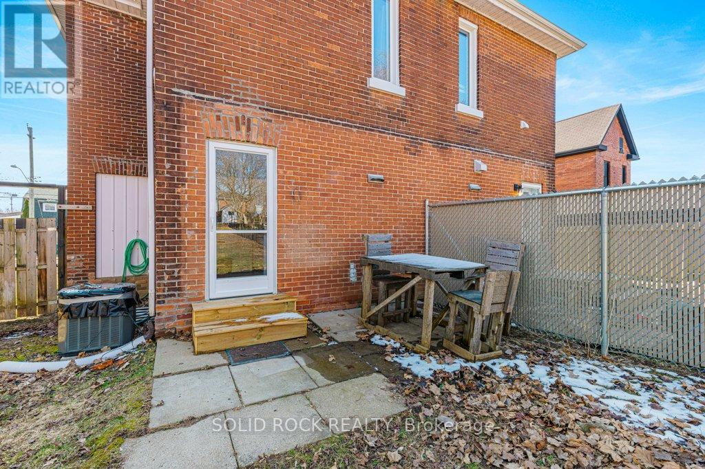 190 CHURCH STREET, Brockville, Ontario, K6V3Y2 — Photo 2