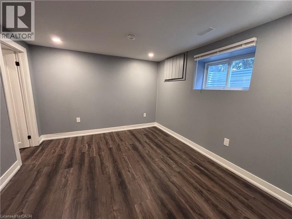 185 BONAVENTURE Drive Unit# 2, Hamilton, Ontario, L9C4R1 — Photo 3