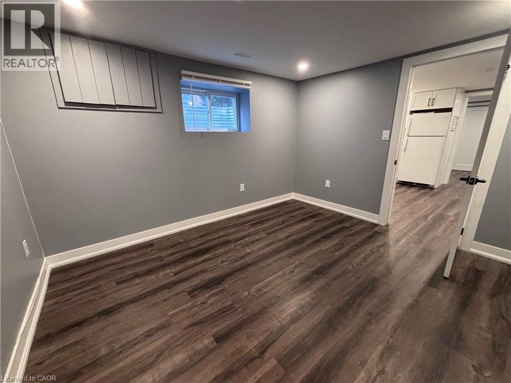 185 BONAVENTURE Drive Unit# 2, Hamilton, Ontario, L9C4R1 — Photo 5