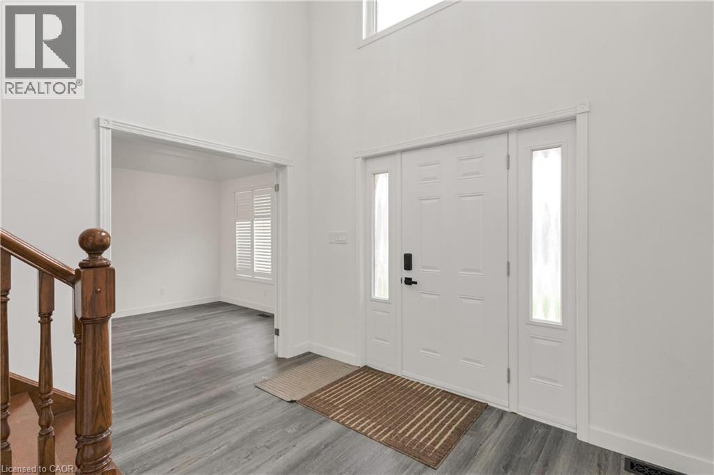 579 PARADISE Crescent, Waterloo, Ontario, N2T2J7 — Photo 4