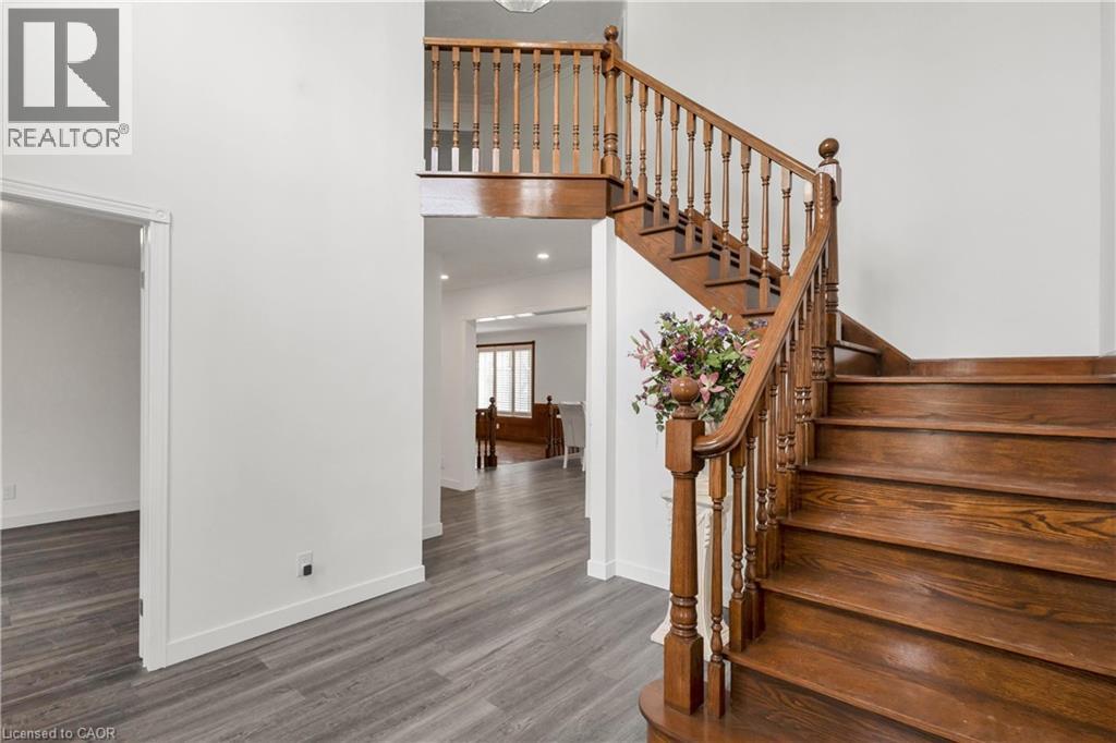 579 PARADISE Crescent, Waterloo, Ontario, N2T2J7 — Photo 6