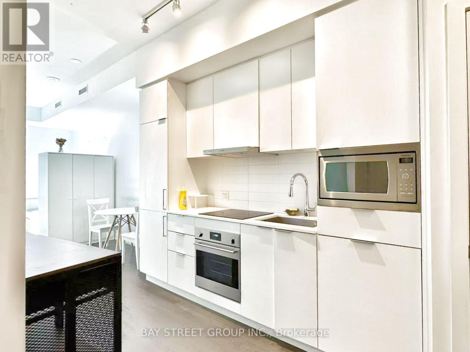 304 - 8 OLYMPIC GARDEN DRIVE, Toronto (Newtonbrook East), Ontario, M2M0B9 — Photo 2