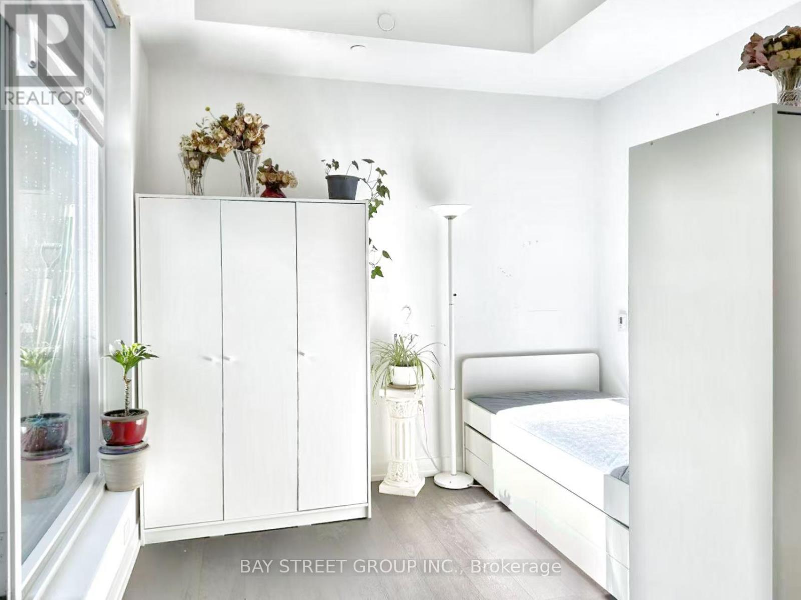 304 - 8 OLYMPIC GARDEN DRIVE, Toronto (Newtonbrook East), Ontario, M2M0B9 — Photo 3