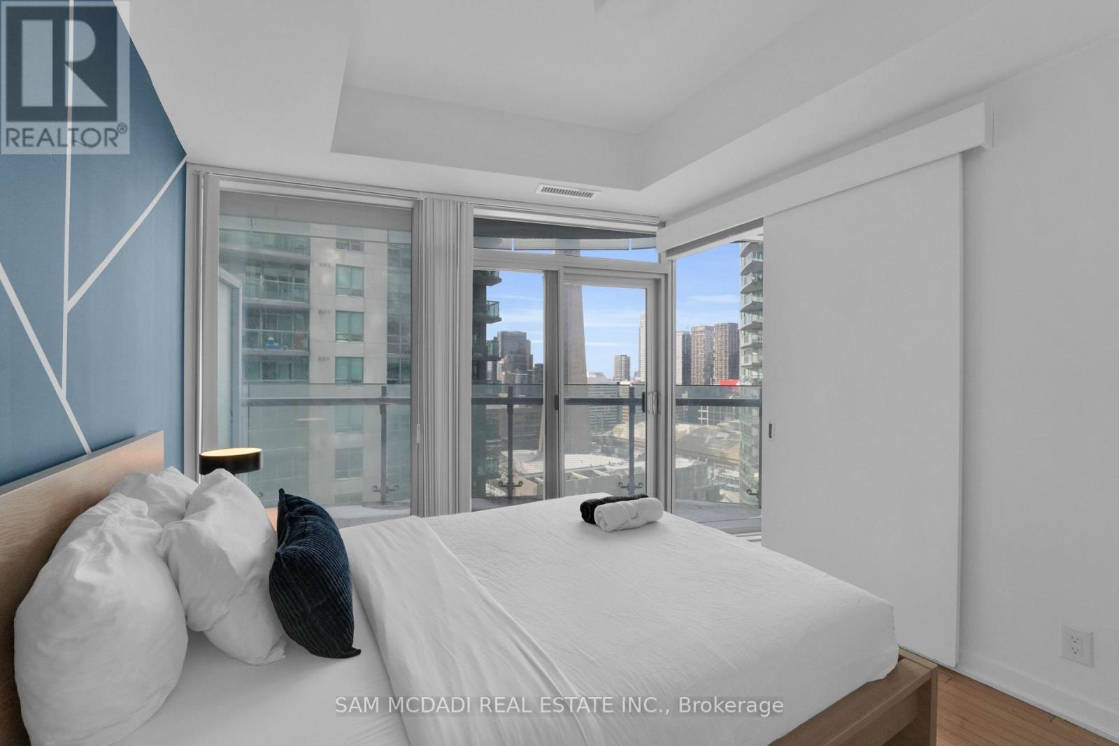 2307 - 12 YORK STREET, Toronto (Waterfront Communities), Ontario, M5J0A9 — Photo 14