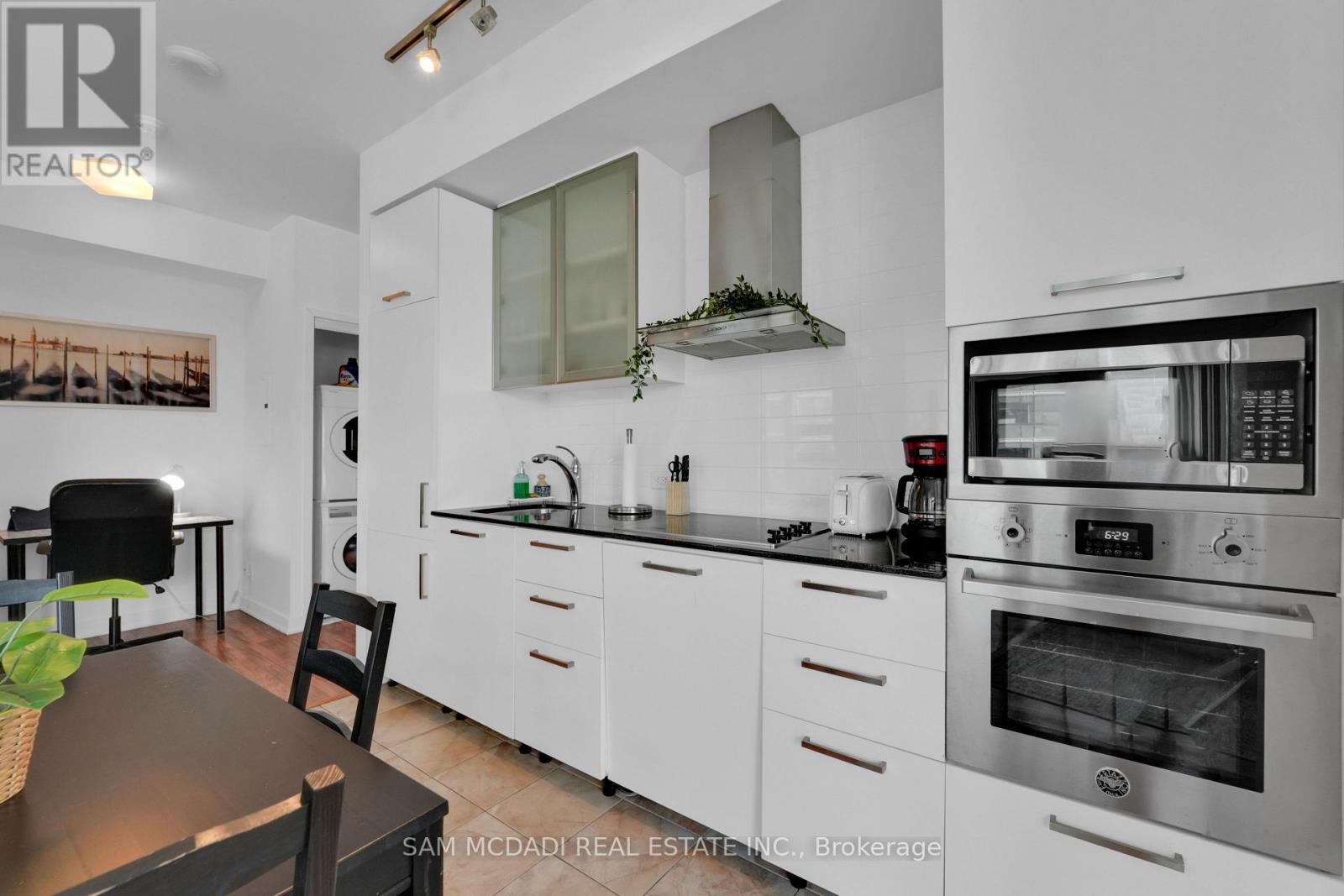 2307 - 12 YORK STREET, Toronto (Waterfront Communities), Ontario, M5J0A9 — Photo 4