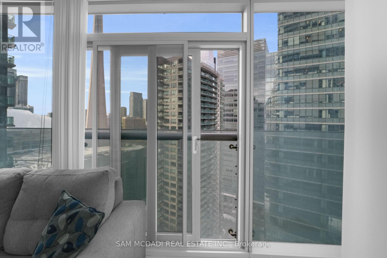 2307 - 12 YORK STREET, Toronto (Waterfront Communities), Ontario, M5J0A9 — Photo 8