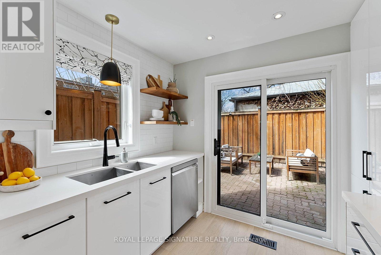 100 SUSSEX AVENUE, Toronto (University), Ontario, M5S1K3 — Photo 15