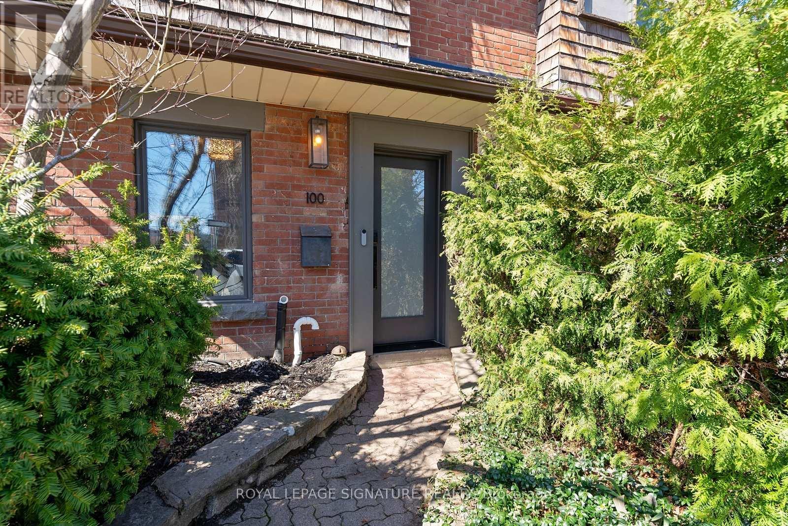 100 SUSSEX AVENUE, Toronto (University), Ontario, M5S1K3 — Photo 2